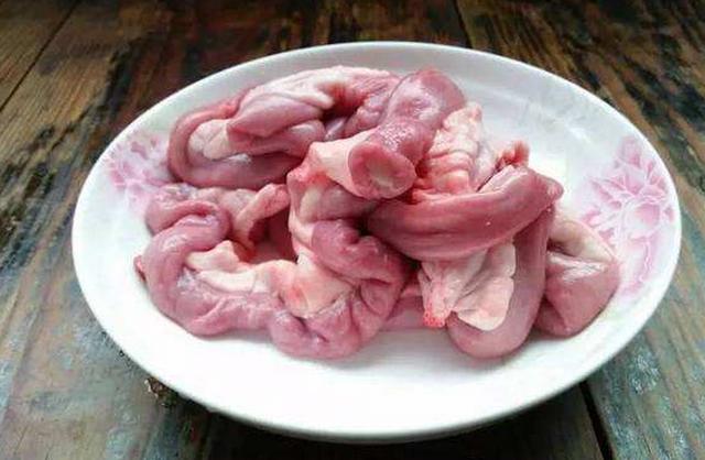 紫苏爆炒猪粉肠：下里巴人的食材逆袭成功，色香味俱全难以忘怀！