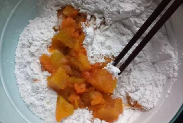 冬日美食DIY：自制南瓜饼，做一次能吃很久！